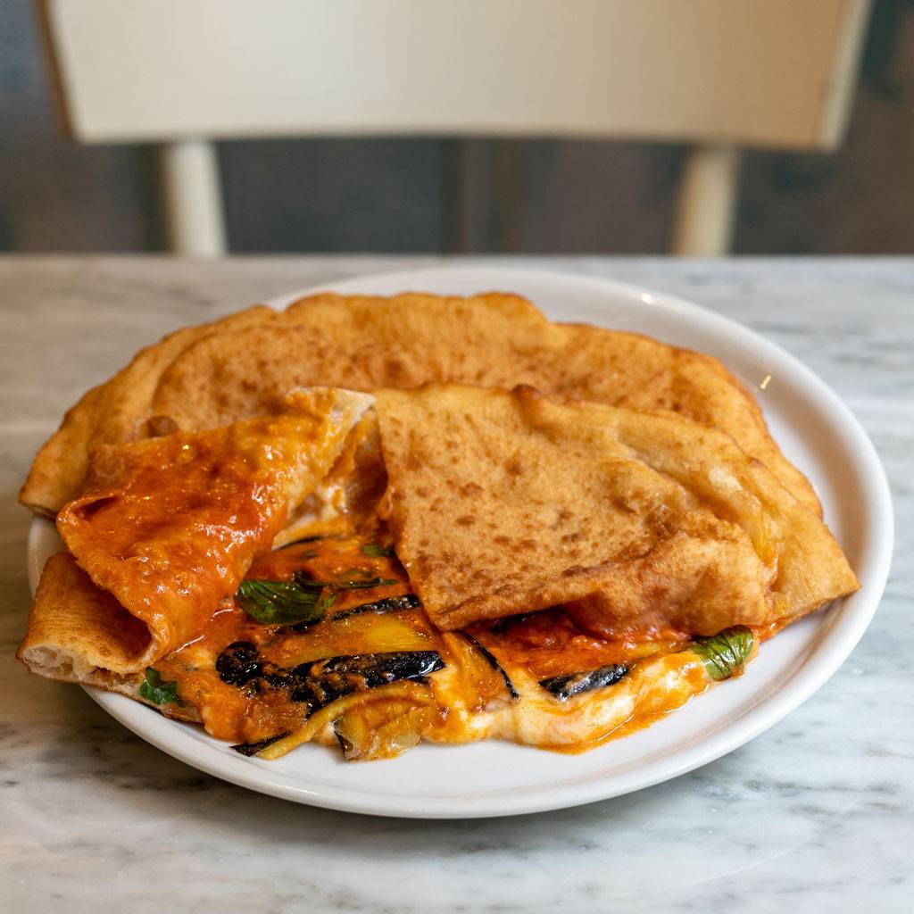 Parmigiana 2.0 – Ragù napoletano, provola, melanzane, caciocavallo, basilico, ingrediente segreto